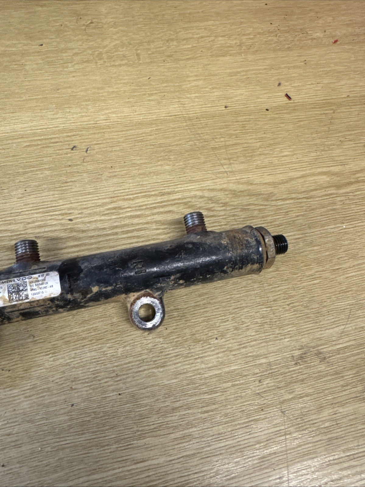 Land Rover Range Rover Sports 2.7 V6 Fuel Rail Left Side 4R8Q-9D280-AB 2005