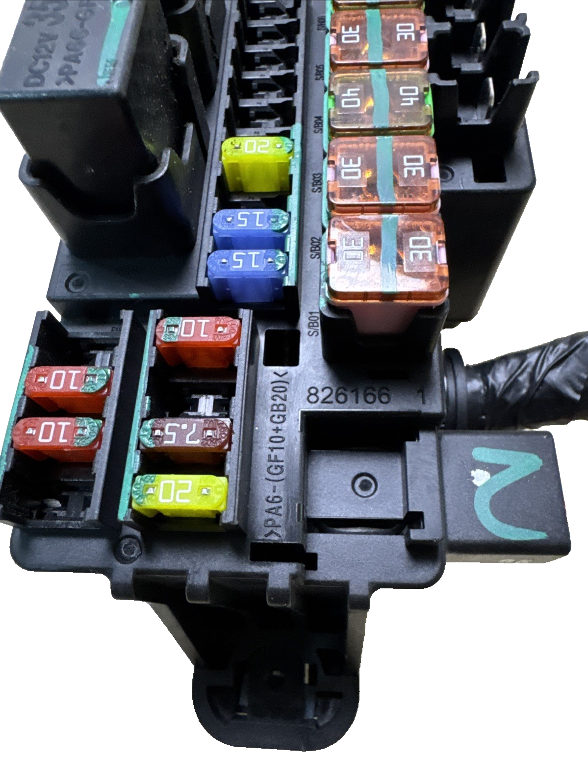 2014 VAUXHALL MOKKA 1.7 DIESEL FUSE RELAY BOX 826166