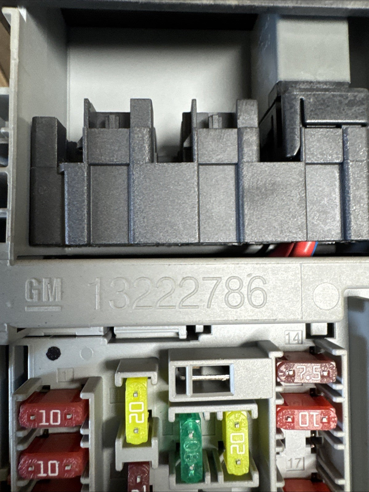 VAUXHALL ASTRA J MK6  ZAFIRA INSIGNIA INTERIOR FUSE BOX 13222786