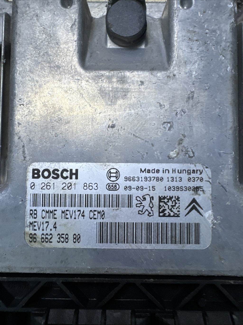 0261201863 Peugeot / Citroen Engine Control Module Unit ECU 9666235880