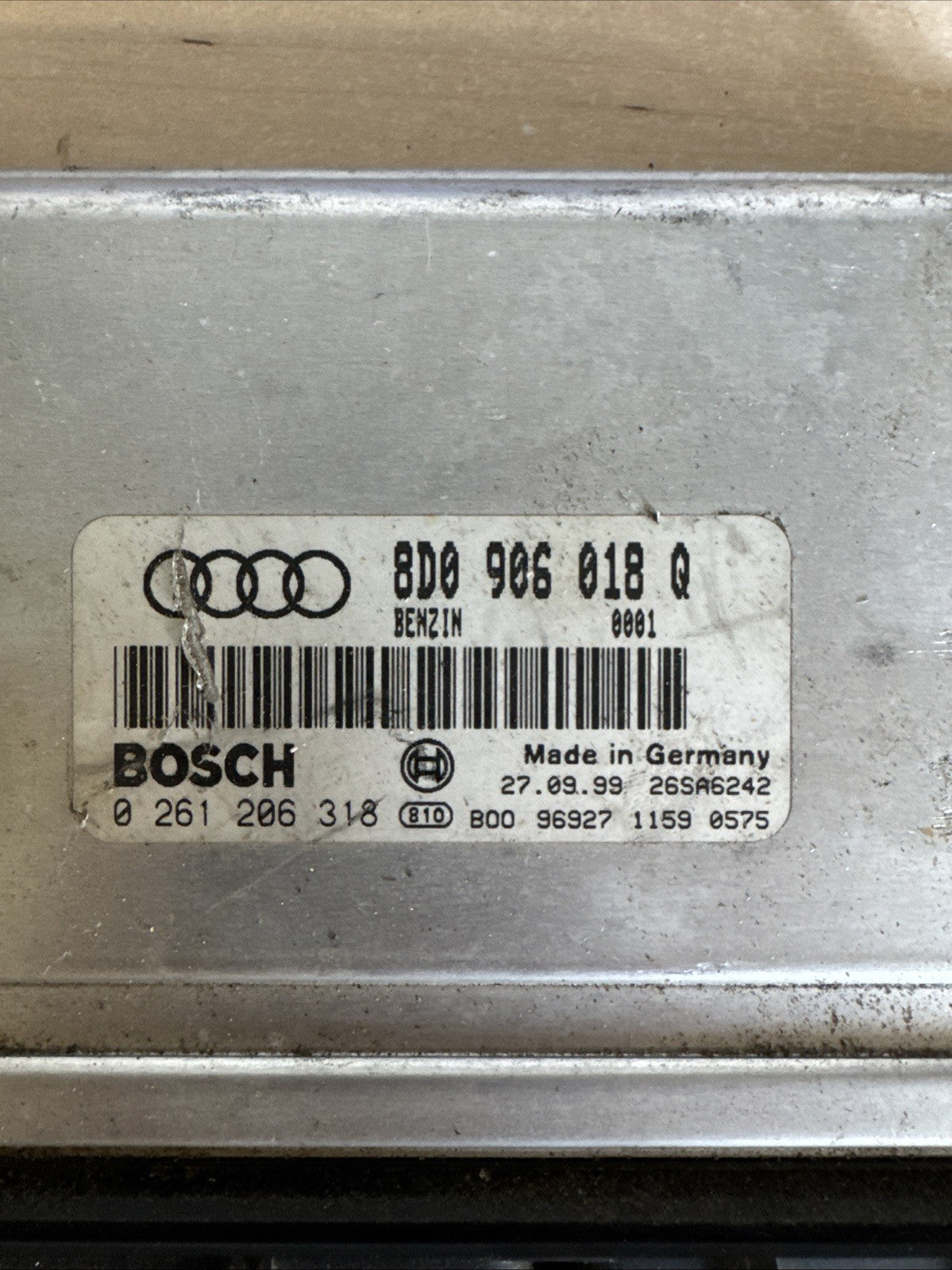 8D0906018Q / 0261206318 Audi 1.8 Engine Control Unit ECU 8D0906018 Q