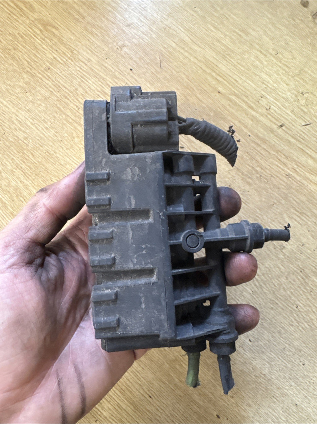 RANGE ROVER SPORT AIR SUSPENSION SOLENOID VALVE RVH000055 L320