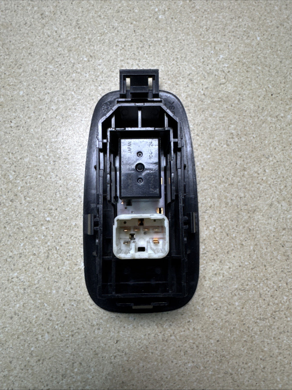 LEXUS IS200 REAR WINDOW SWITCH -1