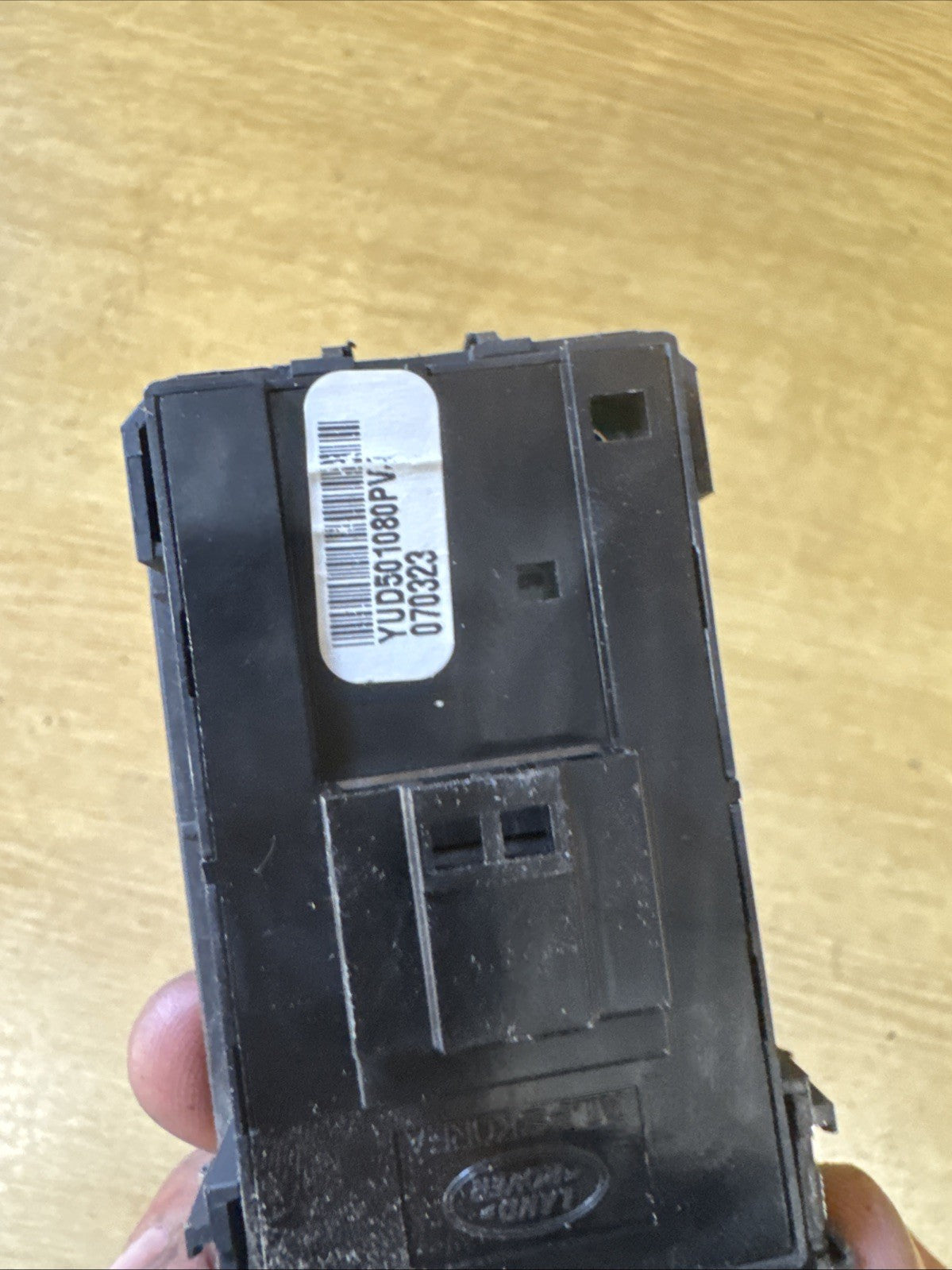 Land Rover Discovery rear door window switch YUD501080  (2005-2009)