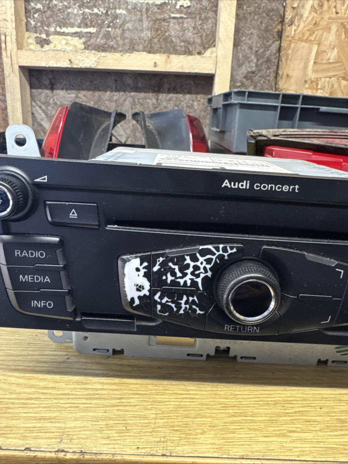 AUDI A4 B8 8K (2008 > 2015) RADIO CD/ STEREO HEAD UNIT (NO CODE) 8T2035186P