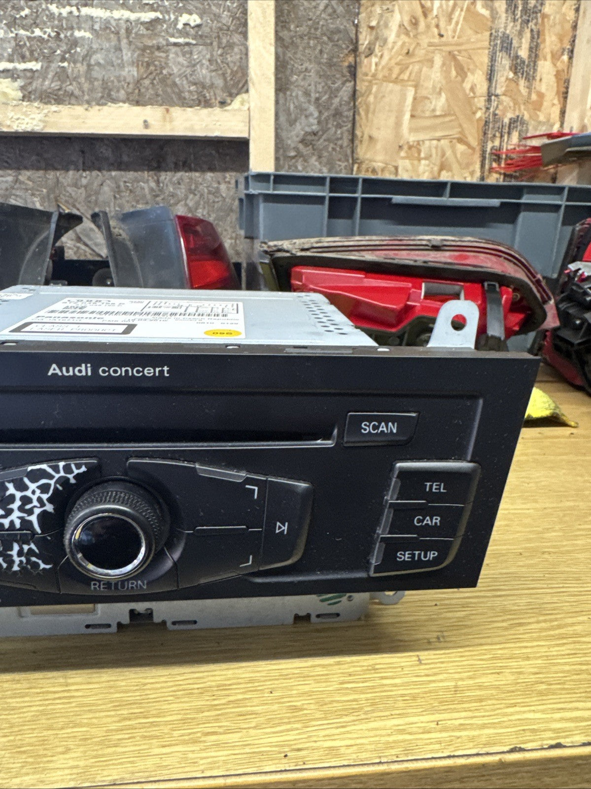 AUDI A4 B8 8K (2008 > 2015) RADIO CD/ STEREO HEAD UNIT (NO CODE) 8T2035186P