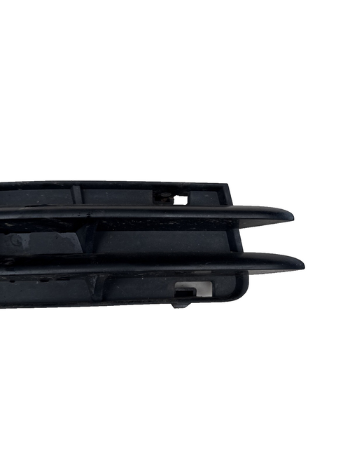 2004-2009 Audi A3 8p Hatchback 5 Door LOWER GRILLE PASSENGER SIDE 8P4 807 681 B