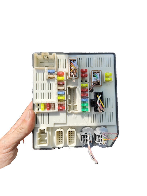 2010 RENAULT MEGANE 1.6 16V 110 I-Music 3DR FUSEBOX 284B61871R