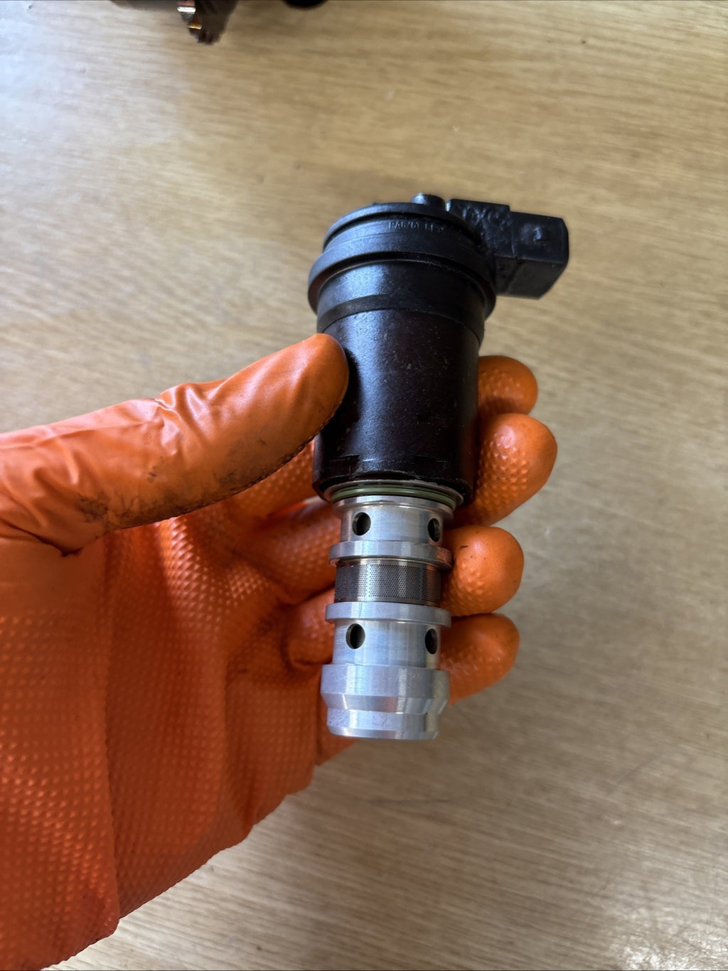 BMW E46 N42/N46 VALVETRONIC SOLENOID SENSOR VALVE 1 707423