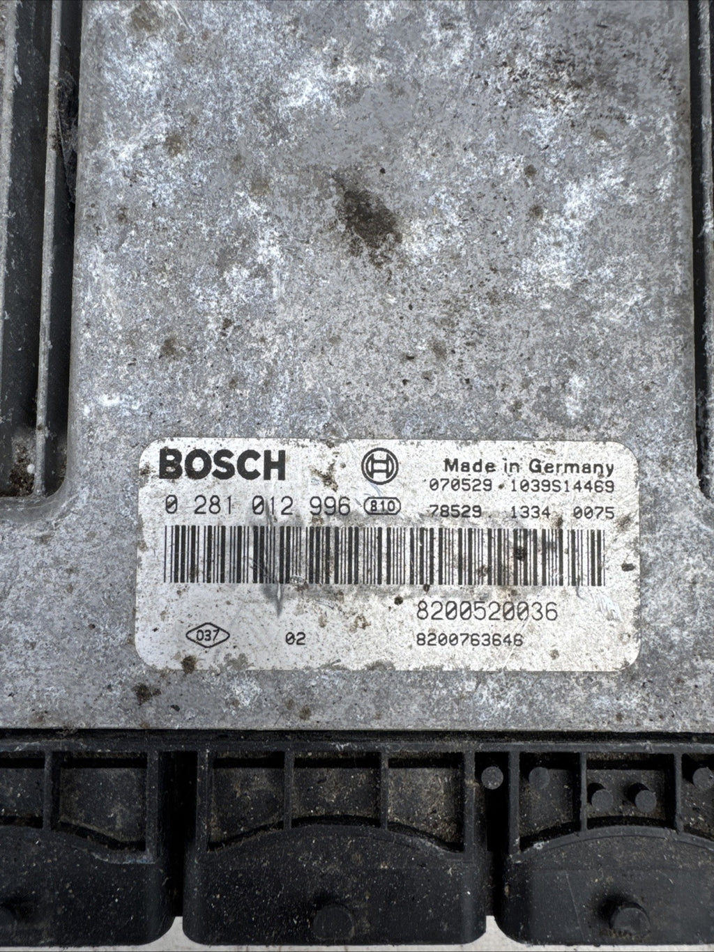 RENAULT 2.0 DIESEL ENGINE ECU 0281013505 / 8200520036  BOSCH With Plugs