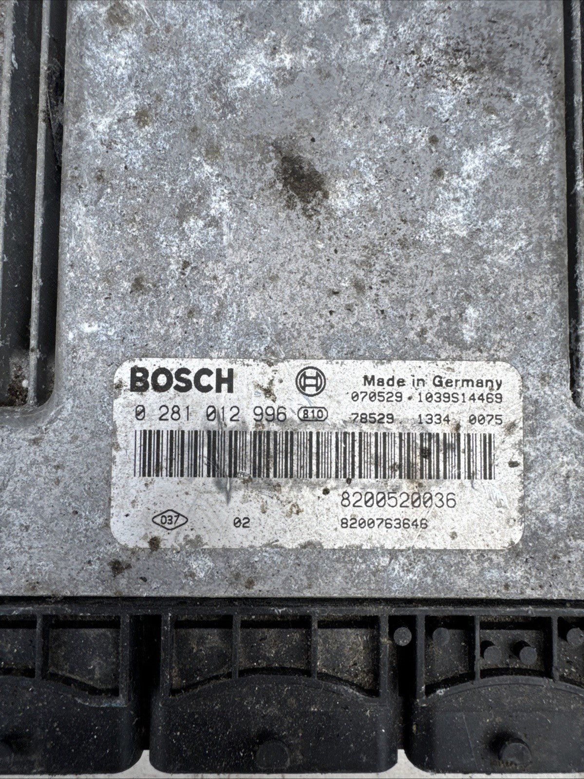 RENAULT 2.0 DIESEL ENGINE ECU 0281013505 / 8200520036  BOSCH With Plugs