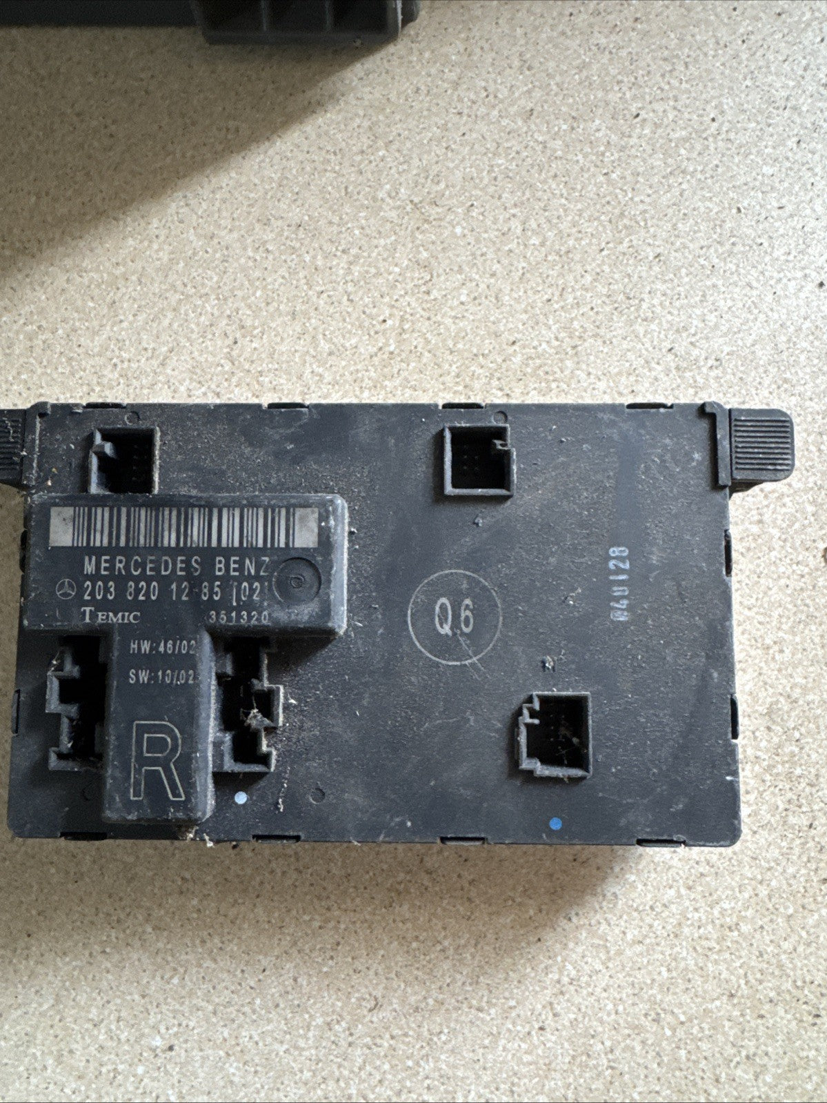 MERCEDES-BENZ C Class W203 Door Control ECU Module Front Right A2038201485