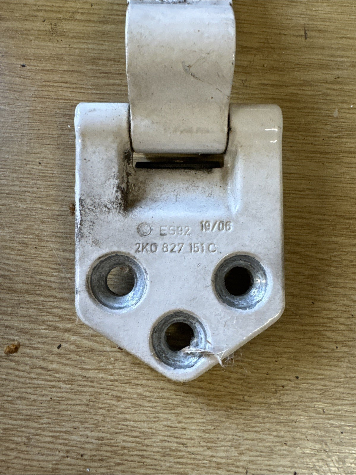 VW CADDY 2004-2010 DOOR HINGE PASSENGER SIDE REAR 2K0827151C