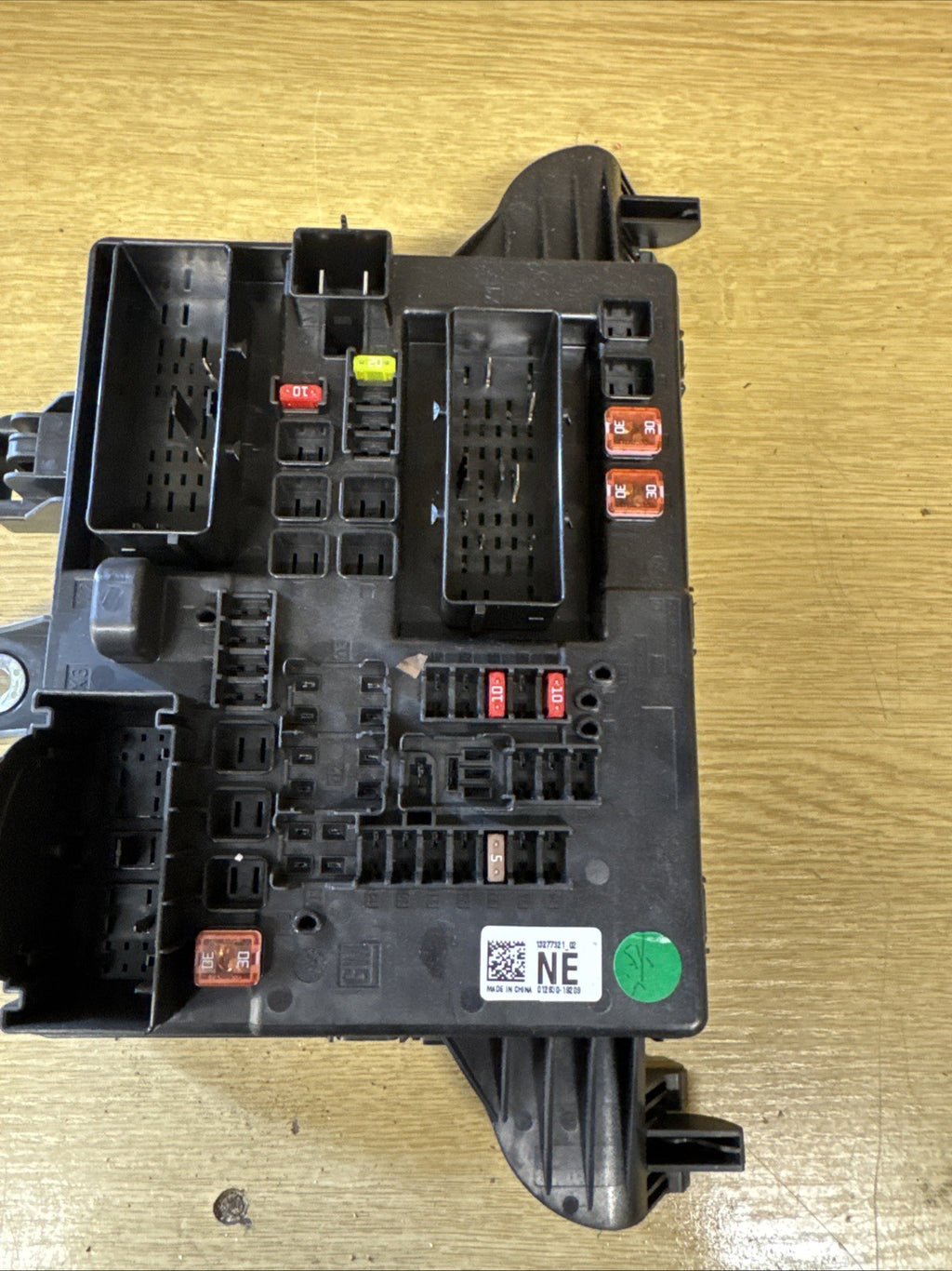 VAUXHALL INSIGNIA 2008-2013 HATCHBACK 2.0CDTI REAR FUSE BOX 13277321