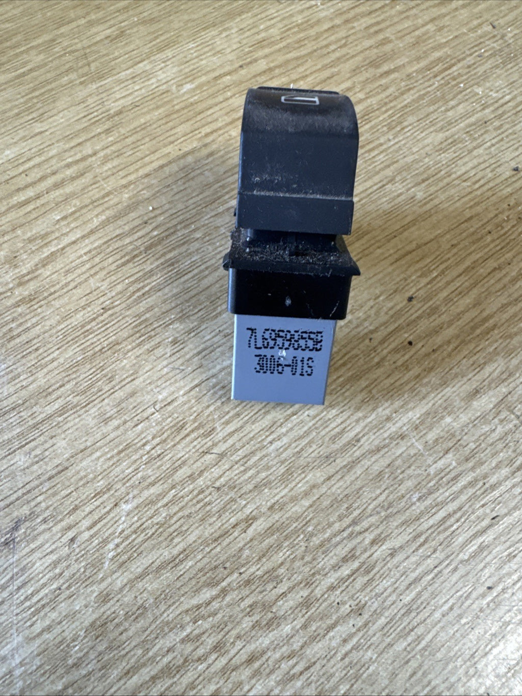 VOLKSWAGEN AMAROK ELECTRIC WINDOW REGULATOR BUTTON SWITCH 2012 7L6959855B