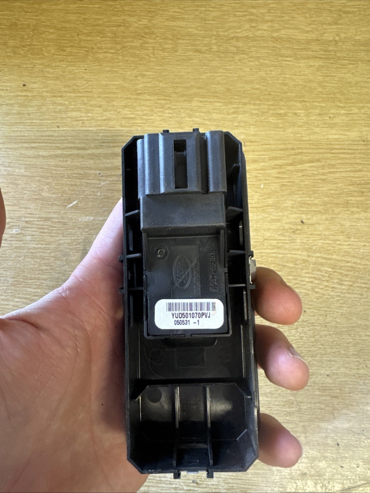 Range Rover L320 Drivers/Passengers Rear Window Switch YUD501070PVJ