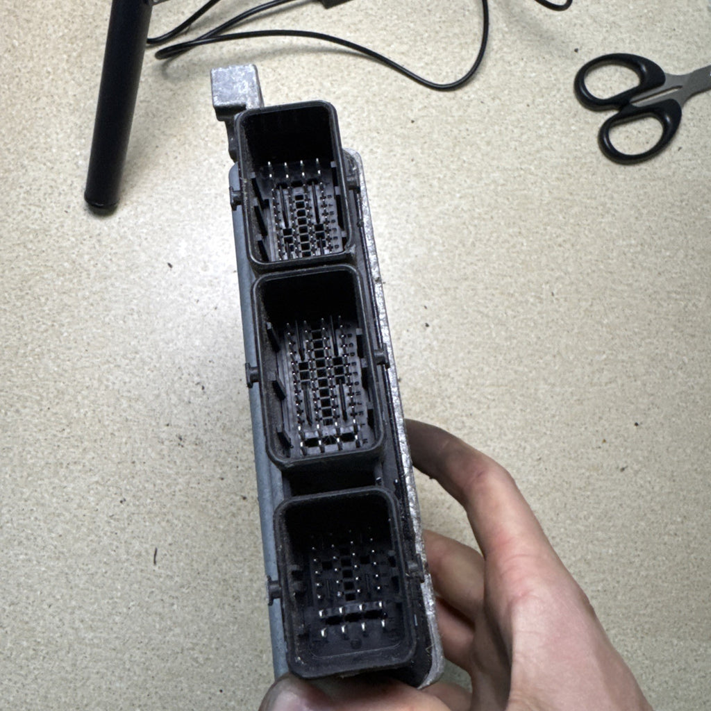 NISSAN QASHQAI  SID 303 ECU ENGINE CONTROL UNIT -23710JD58C S180033106 A