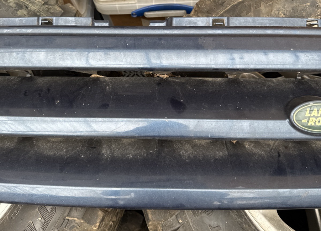 LAND ROVER DISCOVERY 3 DARK BLUE FRONT BUMPER BONNET GRILL