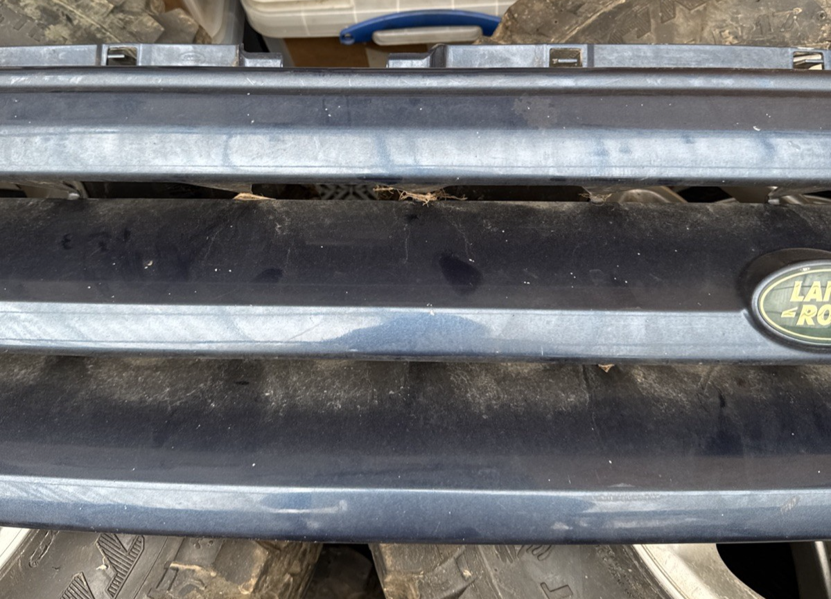 LAND ROVER DISCOVERY 3 DARK BLUE FRONT BUMPER BONNET GRILL