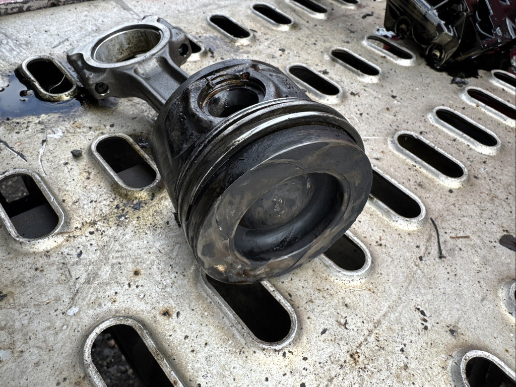 NISSAN QASHQAI ENIGNE PISTON & CONNECTION CON ROD 1.5 DCI DIESEL J10