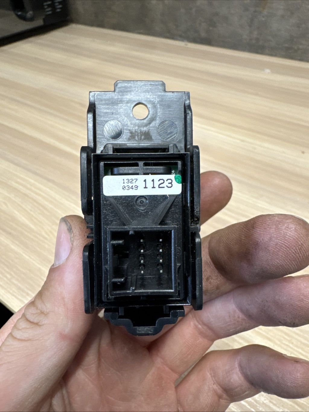 VAUXHALL INSIGNIA 2009-2013 ELECTRIC HAND BRAKE SWITCH - 13271124 - BROWN