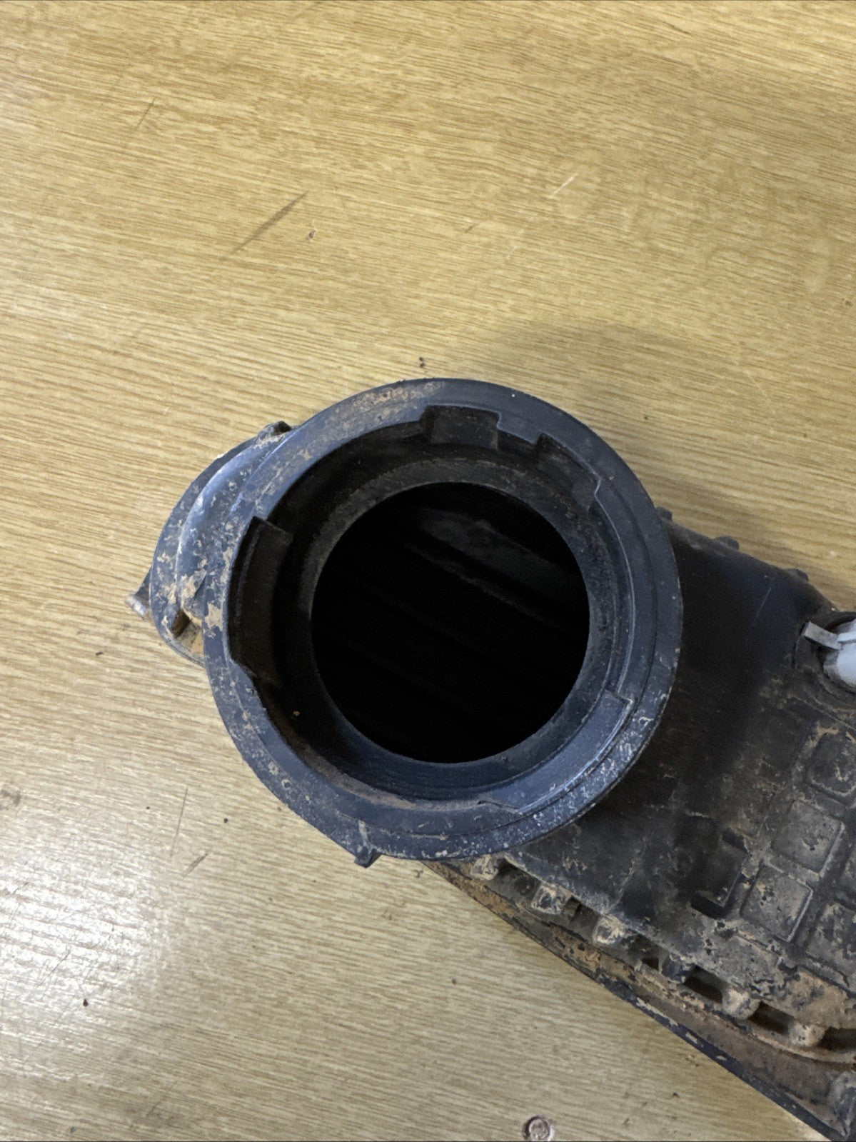 Land Rover Discovery 3 2.7 TDV6 HSE 2004-2009 Air Intake Pipe Duct Chamber