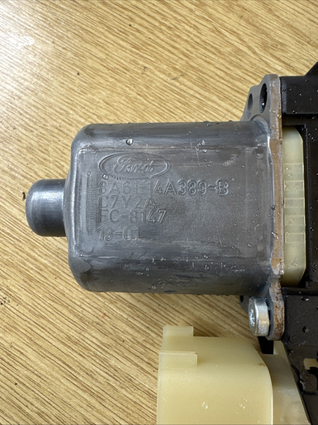 FORD FIESTA WINDOW MOTOR LEFT PASSENGER SIDE NEARSIDE 8A6114A389B MK7 2013