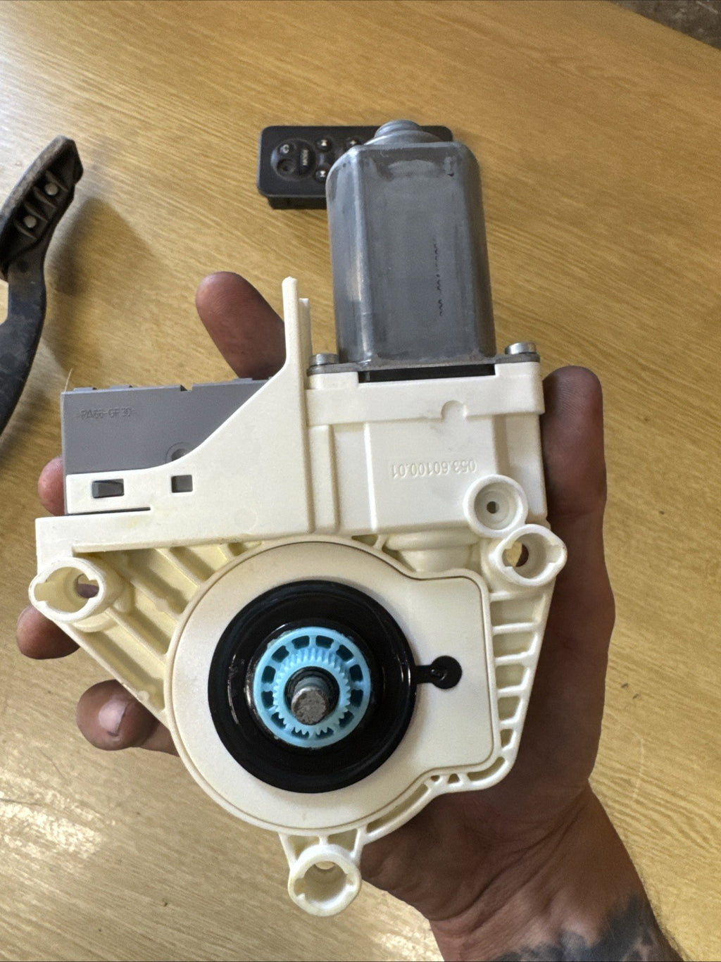 2008 LAND ROVER DISCOVERY 3 OFFSIDE DRIVER FRONT WINDOW MOTOR 964199