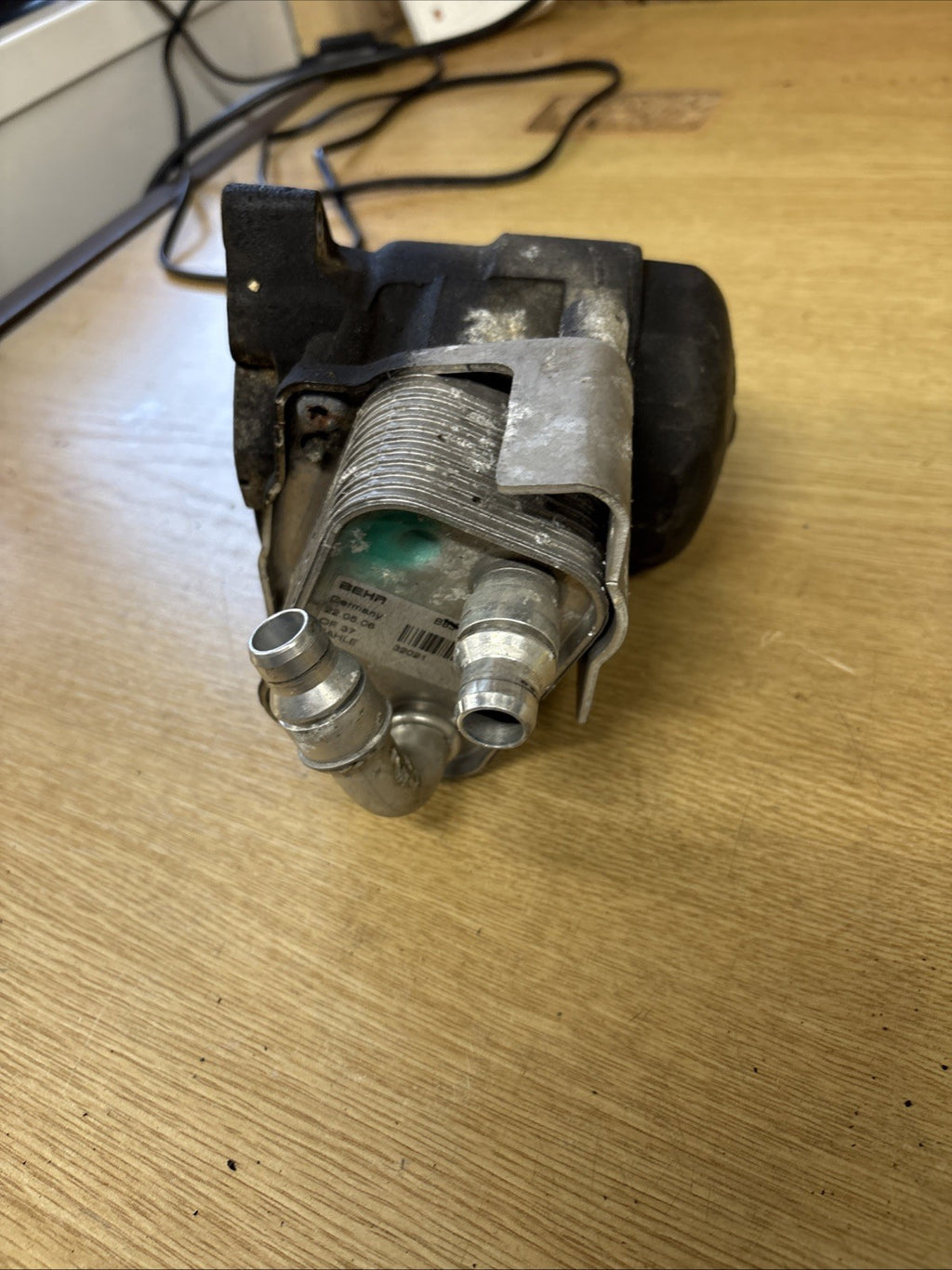 2009 BMW 3 SERIES E90 2.0 PETROL OIL FILTER HOUSING & COOLANT 7574115 B83160000