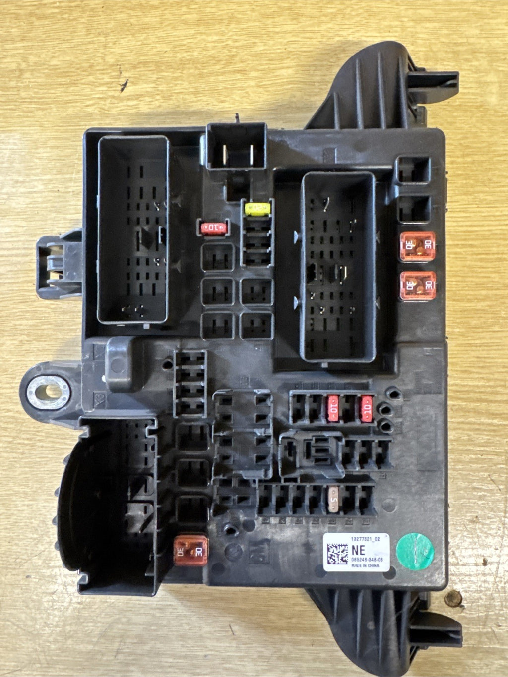 VAUXHALL INSIGNIA 2008-2013 HATCHBACK 2.0CDTI REAR FUSE BOX 13277321