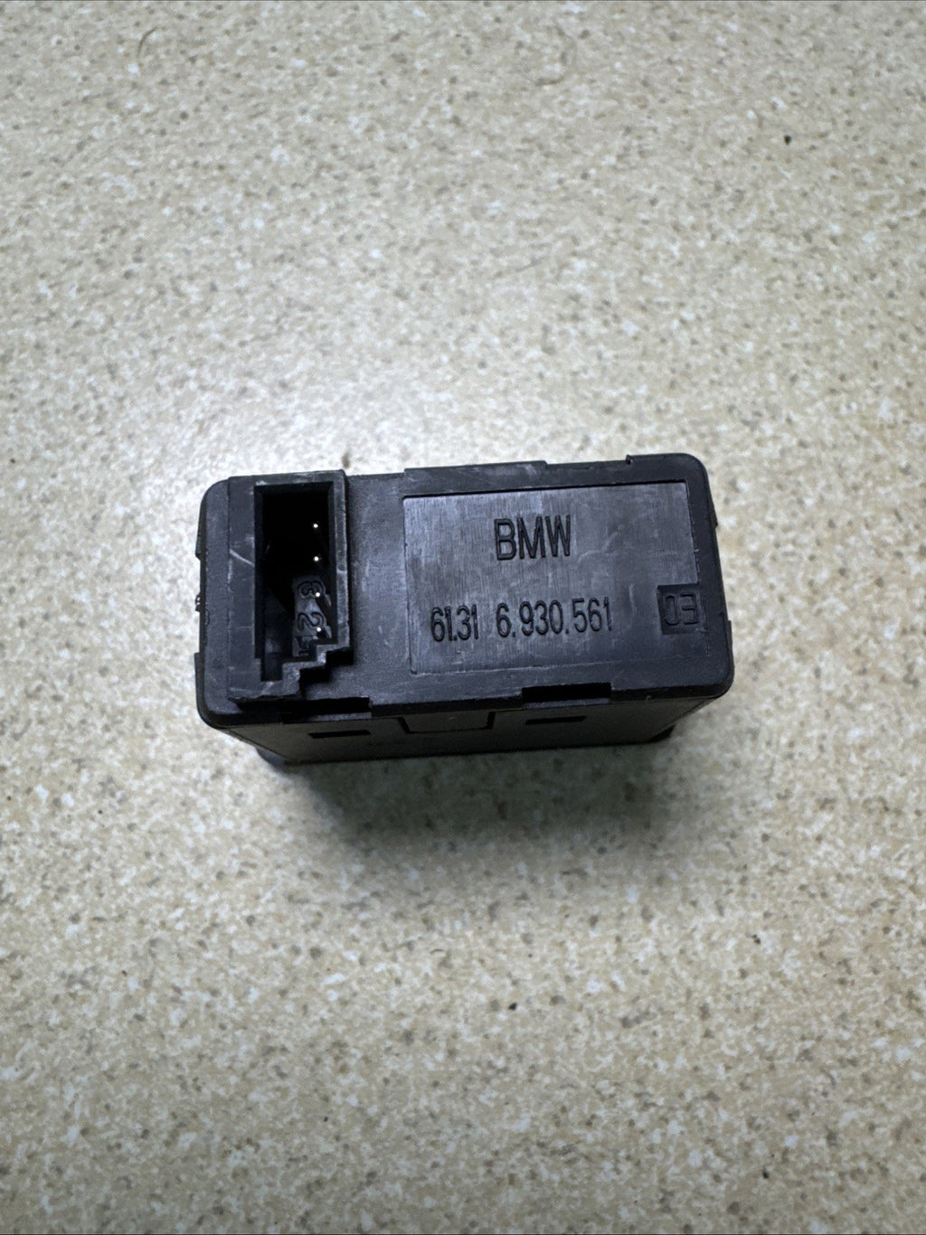 BMW E60 E61 E81 E87 E90 F10 F11 Audio Aux In Socket Plug 6986791