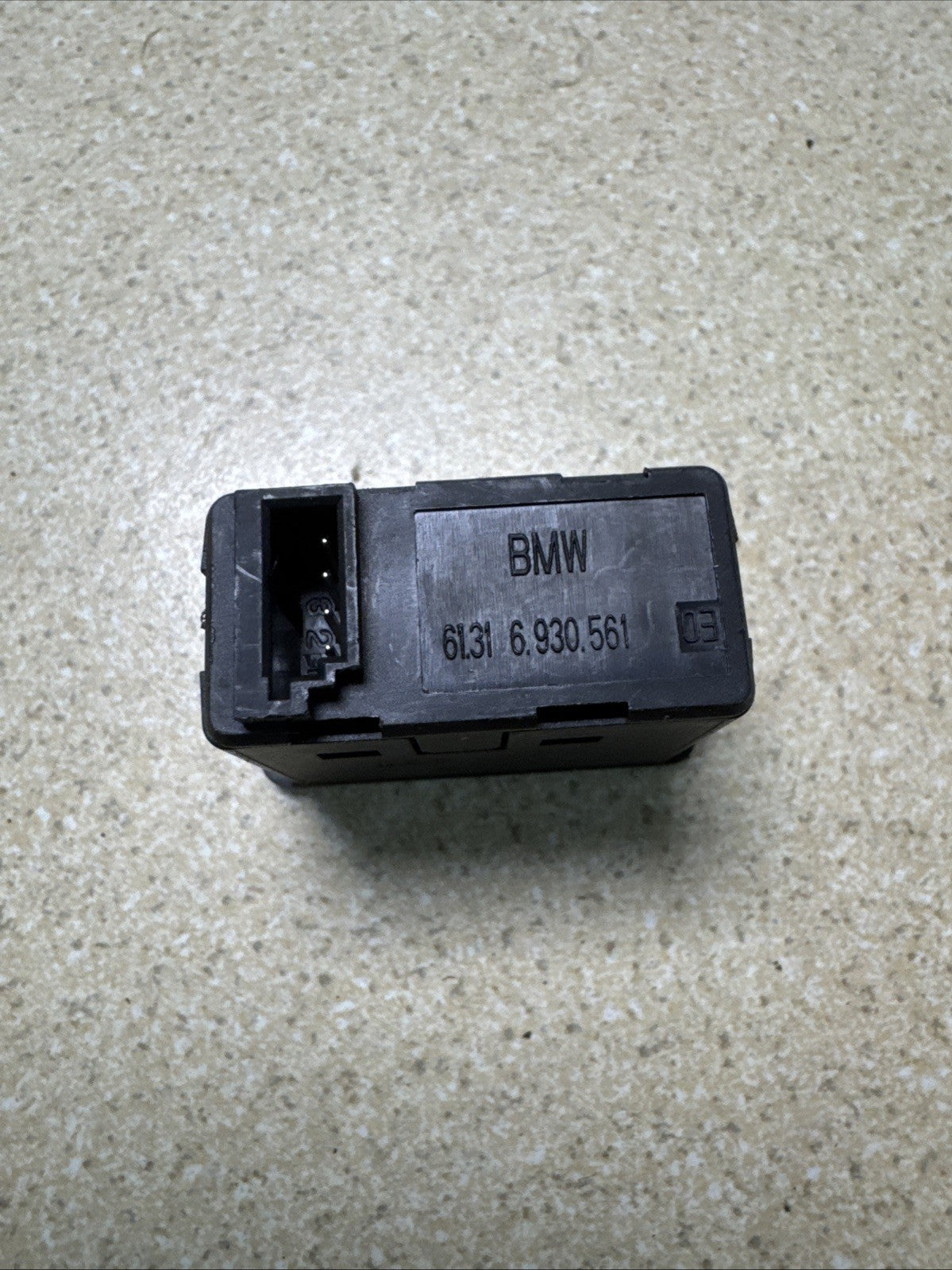 BMW E60 E61 E81 E87 E90 F10 F11 Audio Aux In Socket Plug 6986791