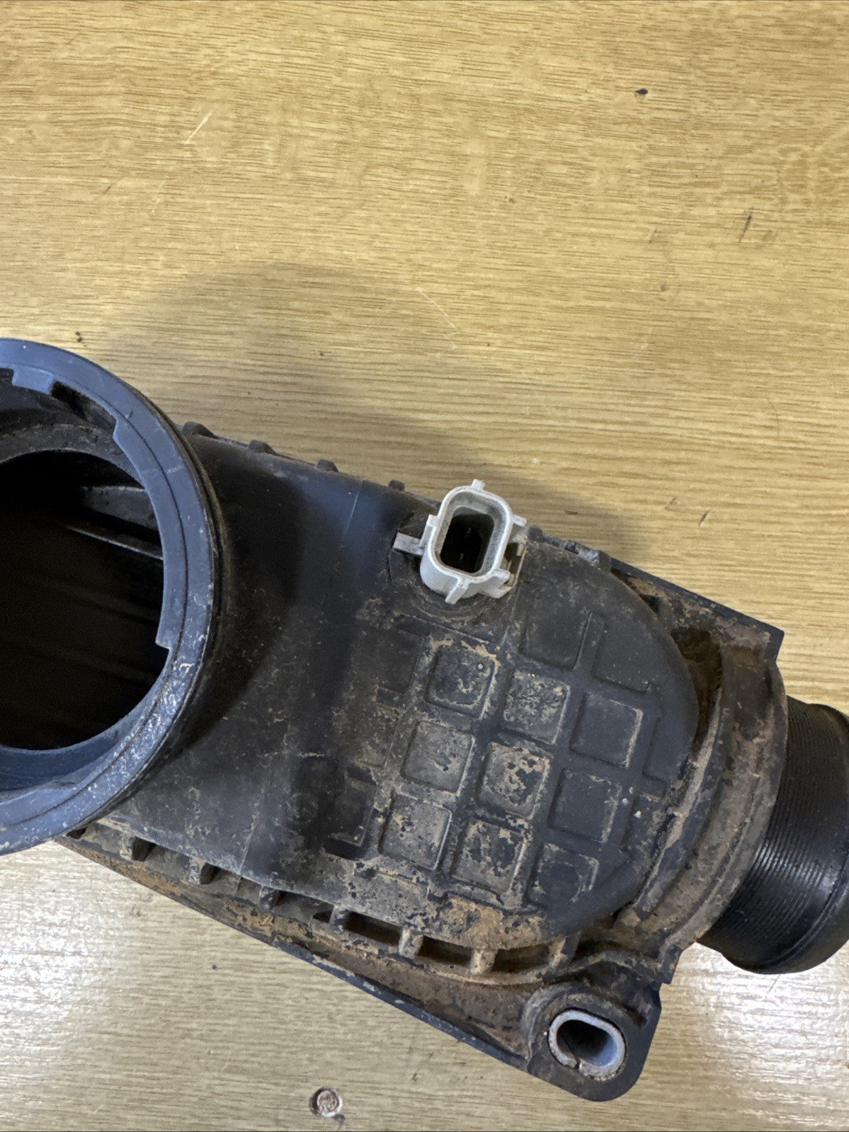 Land Rover Discovery 3 2.7 TDV6 HSE 2004-2009 Air Intake Pipe Duct Chamber