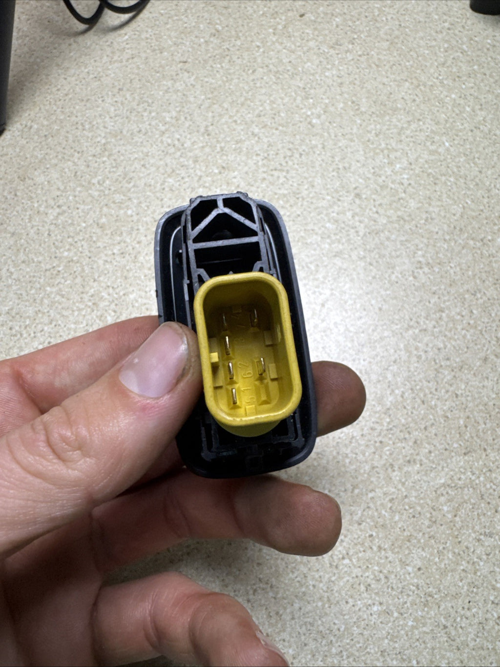 FORD FIESTA MK7 09-12 PASSENGER SIDE FRONT ELECTRIC WINDOW SWITCH 8A6T14529AA
