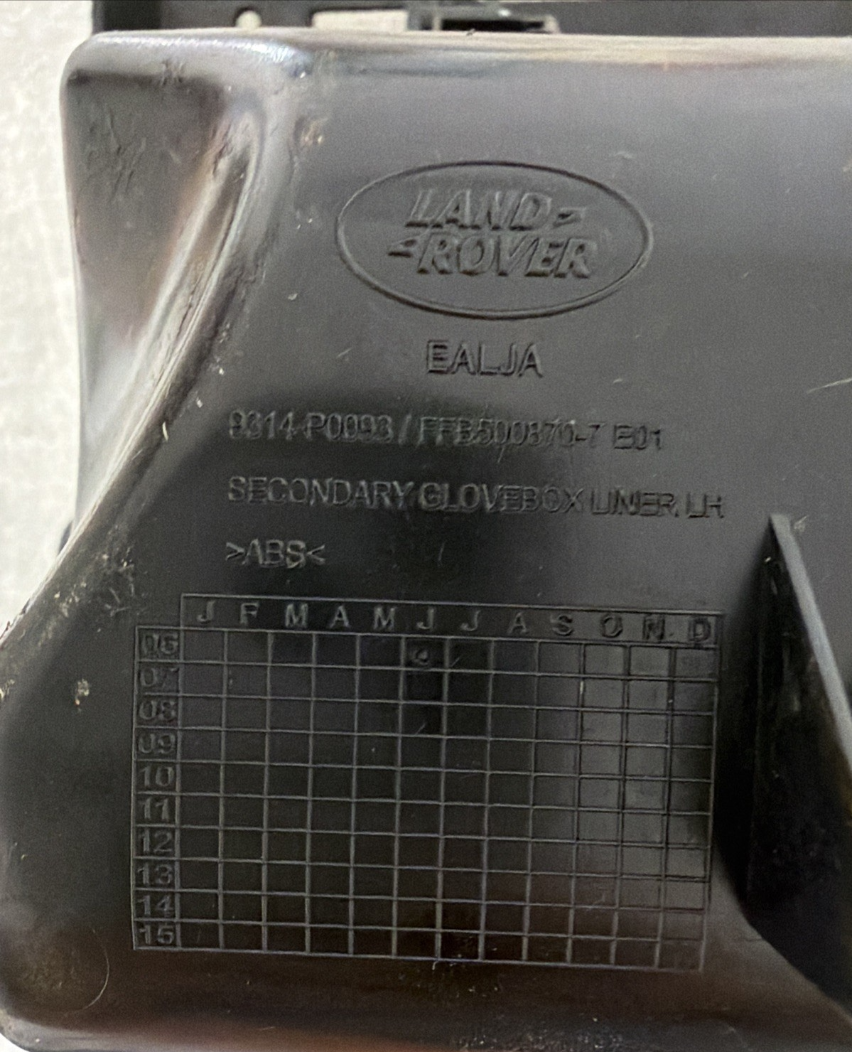 RANGE ROVER VOGUE L322 06-12 UPPER GLOVE COMPARTMENT LINER BLACK PVC FFB500870