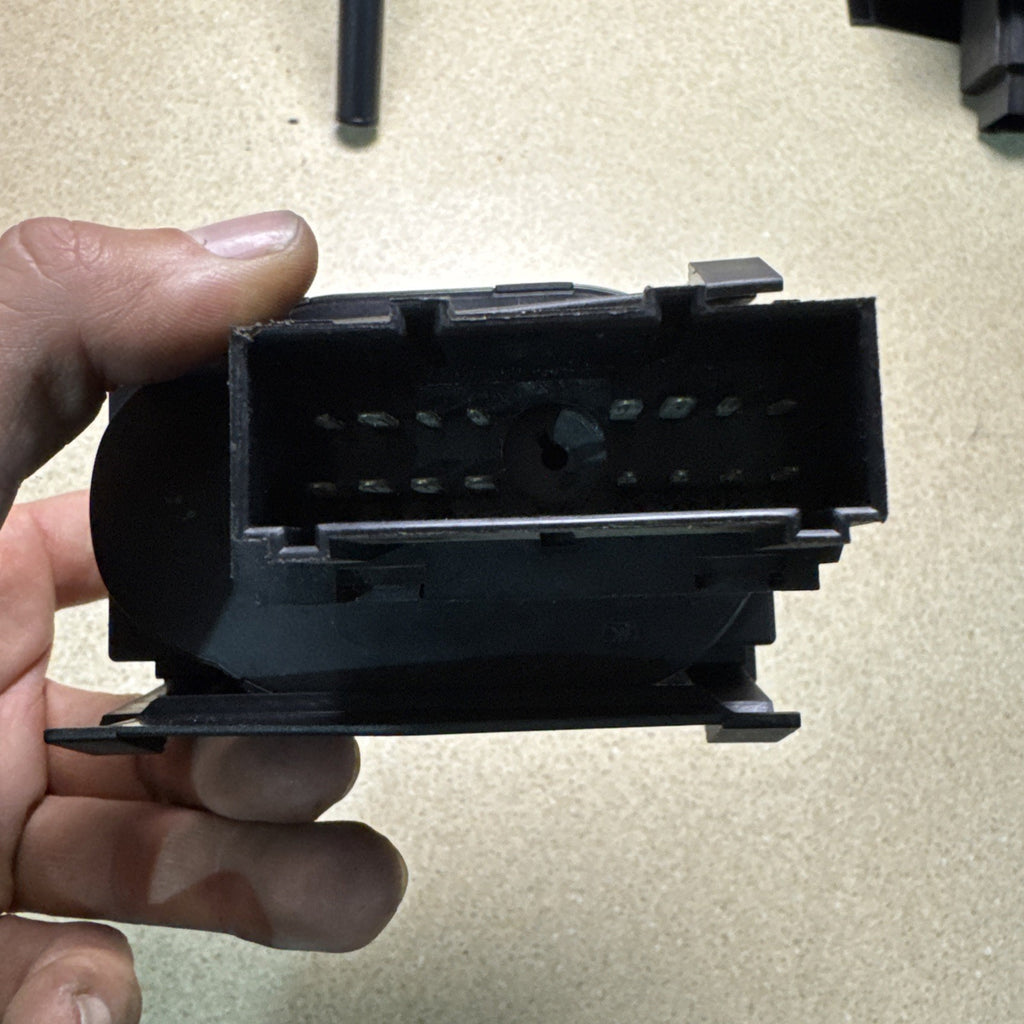 FOCUS HEADLAMP / HEADLIGHT + FOG LIGHT SWITCH    4M5T-13A024-HA 2004 - 2008 B986