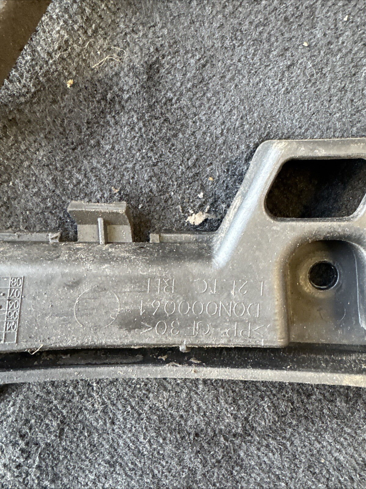 DQN000061 - BUMPER MOUNTING BRACKET RIGHT HAND REAR RANGE ROVER SPORT
