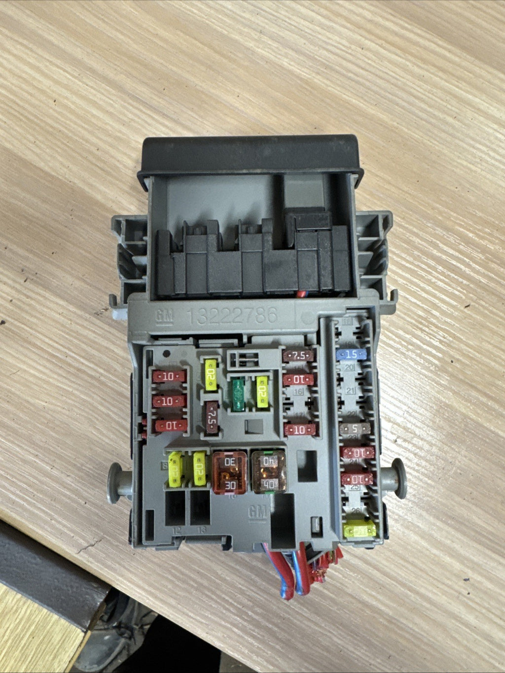 VAUXHALL ASTRA J MK6  ZAFIRA INSIGNIA INTERIOR FUSE BOX 13222786