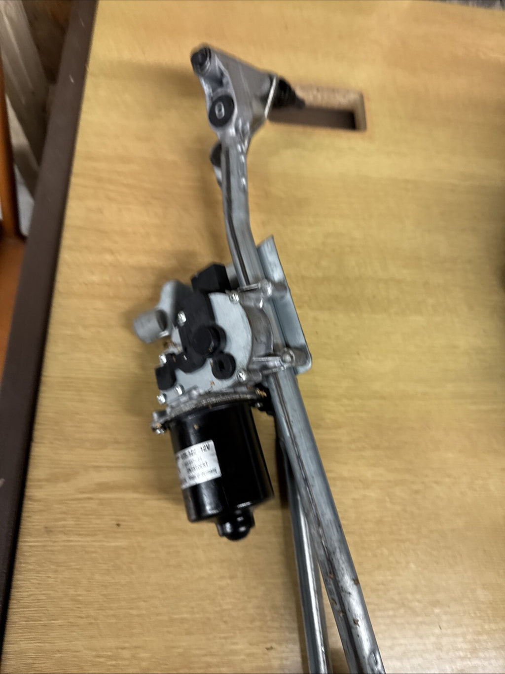 BMW 1 SERIES 120i SE E81 3DR FRONT WIPER MOTOR & LINKAGE 7193037