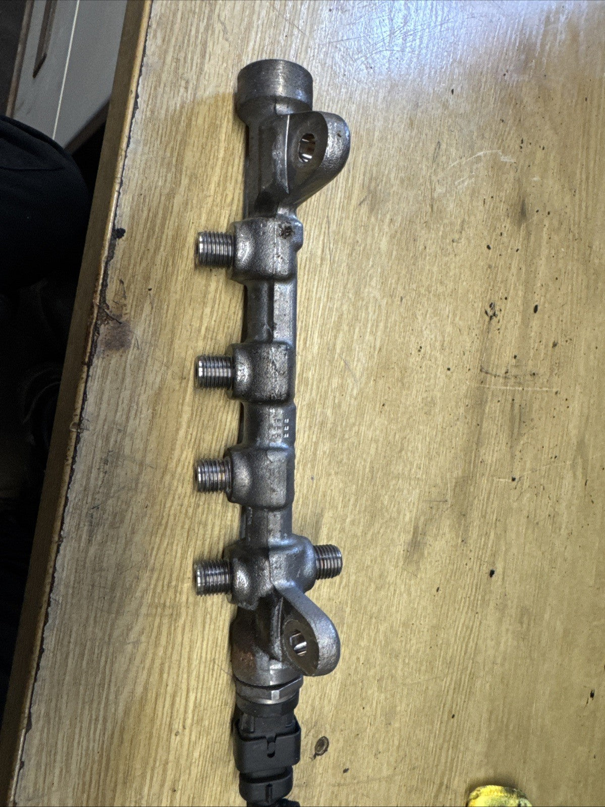 VAUXHALL ASTRA GTC  2.0 DIESEL (2014) - INJECTOR RAIL 0445214221