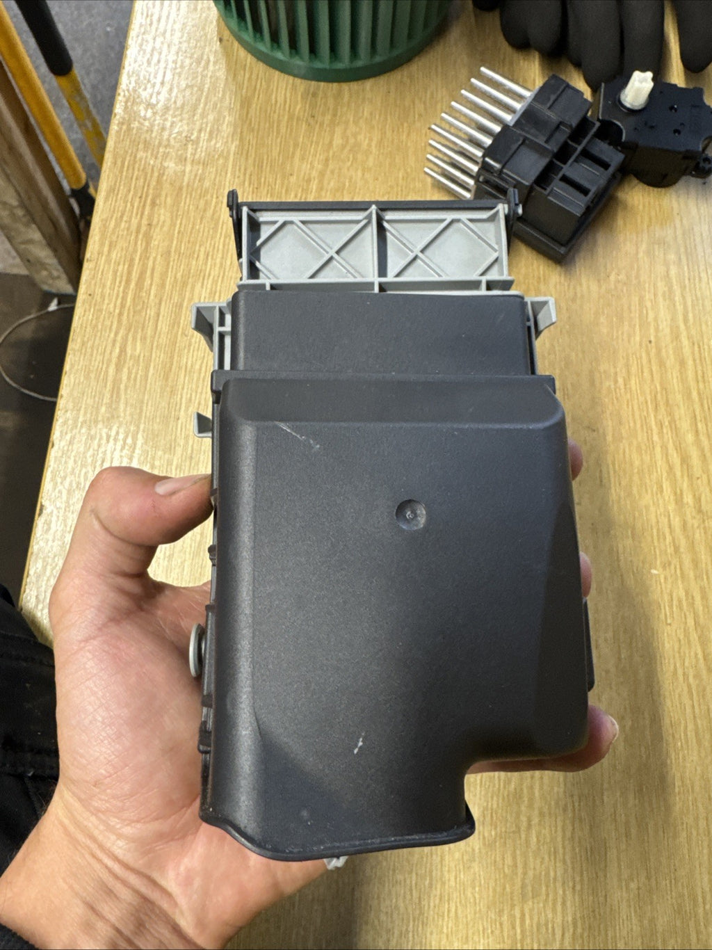  Vauxhall Zafira C MK3 Tourer 2.0 Diesel FUSE RELAY BOX 13222786
