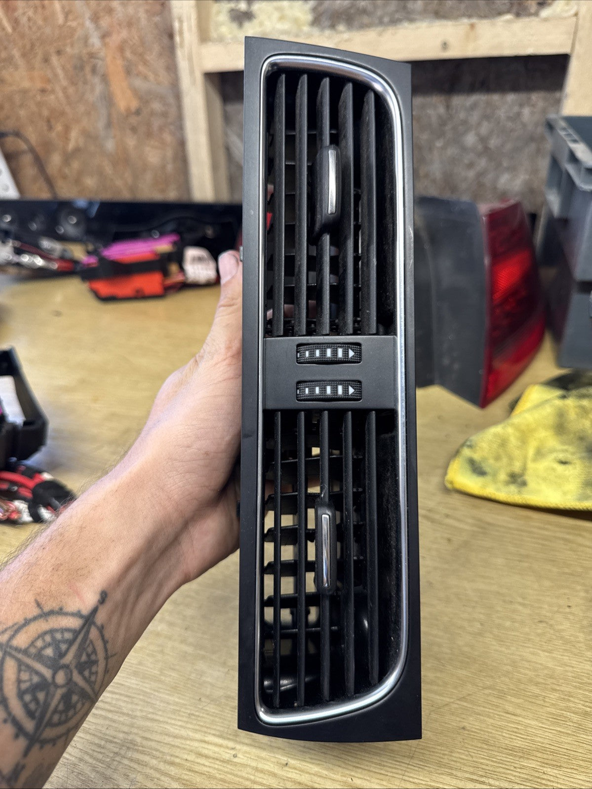 AUDI A4 A5 FRONT DASHBOARD CENTRE AIR VENTS 8T2820951B