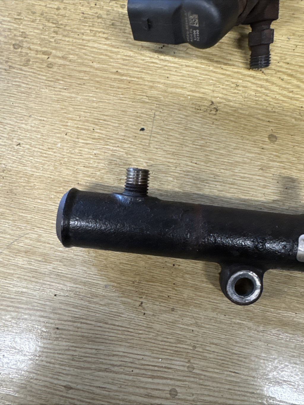 DISCOVERY 3 RANGE ROVER SPORT TDV6 2.7L DIESEL FUEL RAIL 4R8Q9D280AC