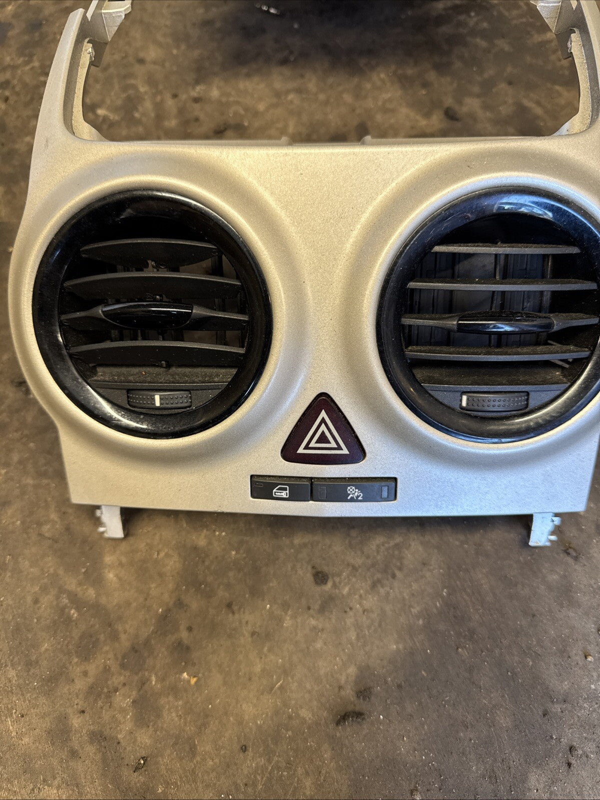2010 VAUXHALL CORSA  DASH CENTRE TRIM & AIRVENTS 13295118