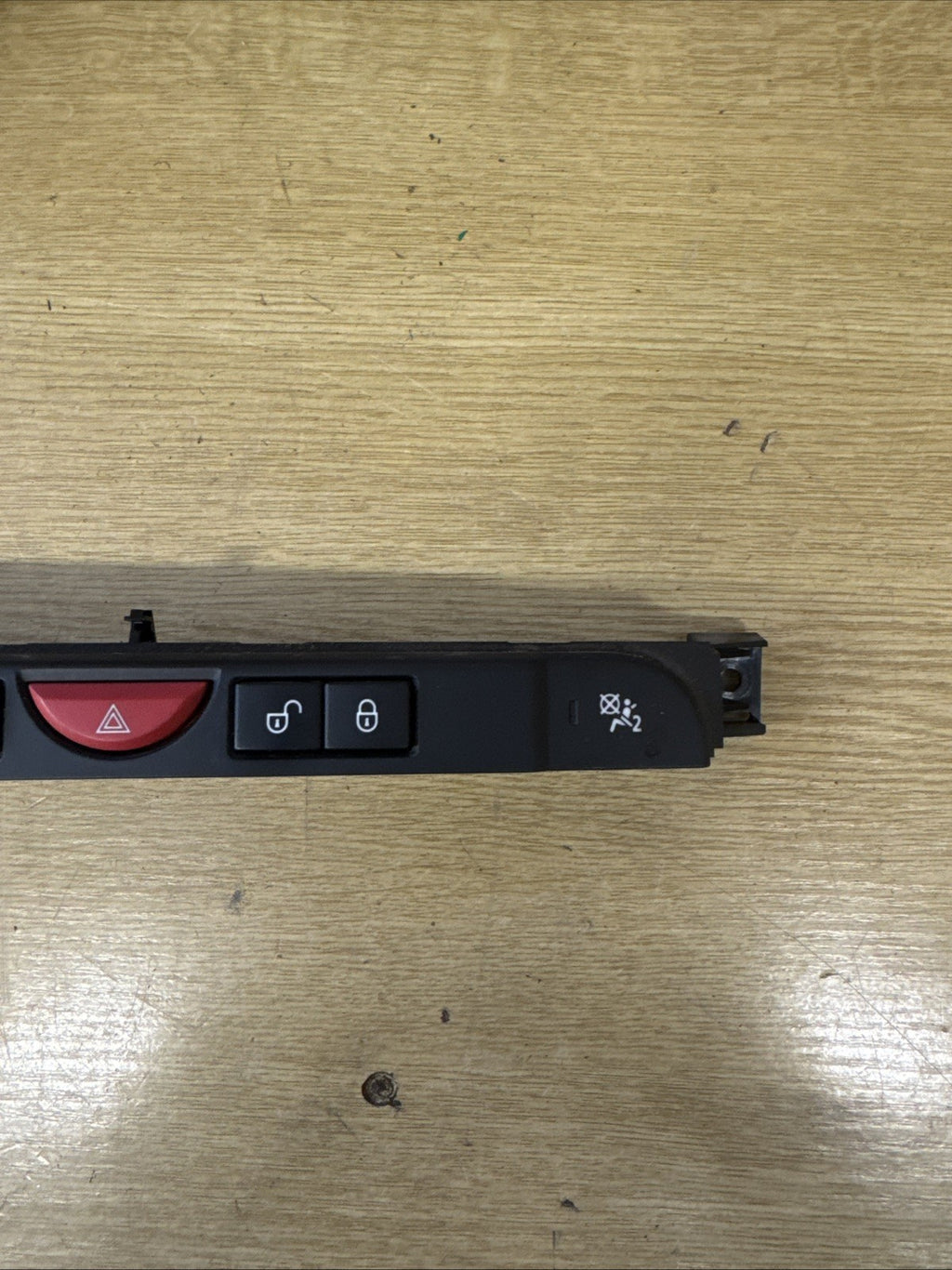 LAND ROVER RANGE ROVER SPORT 2.7 TDV6 HSE HAZARD SWITCH YUL501300