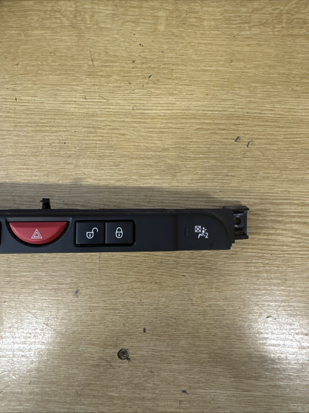 LAND ROVER RANGE ROVER SPORT 2.7 TDV6 HSE HAZARD SWITCH YUL501300