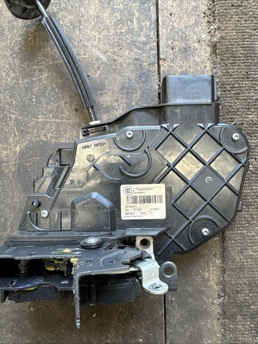 Land Rover Discovery  Range Rover Sport Offside Driver Front Door Lock FQJ000207