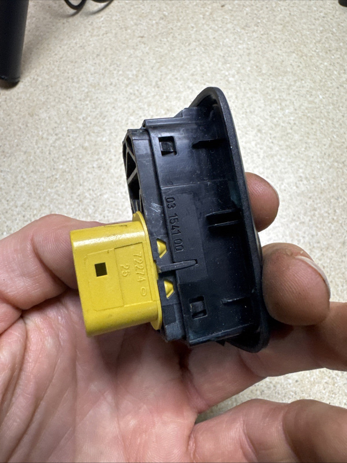 FORD FIESTA MK7 09-12 PASSENGER SIDE FRONT ELECTRIC WINDOW SWITCH 8A6T14529AA
