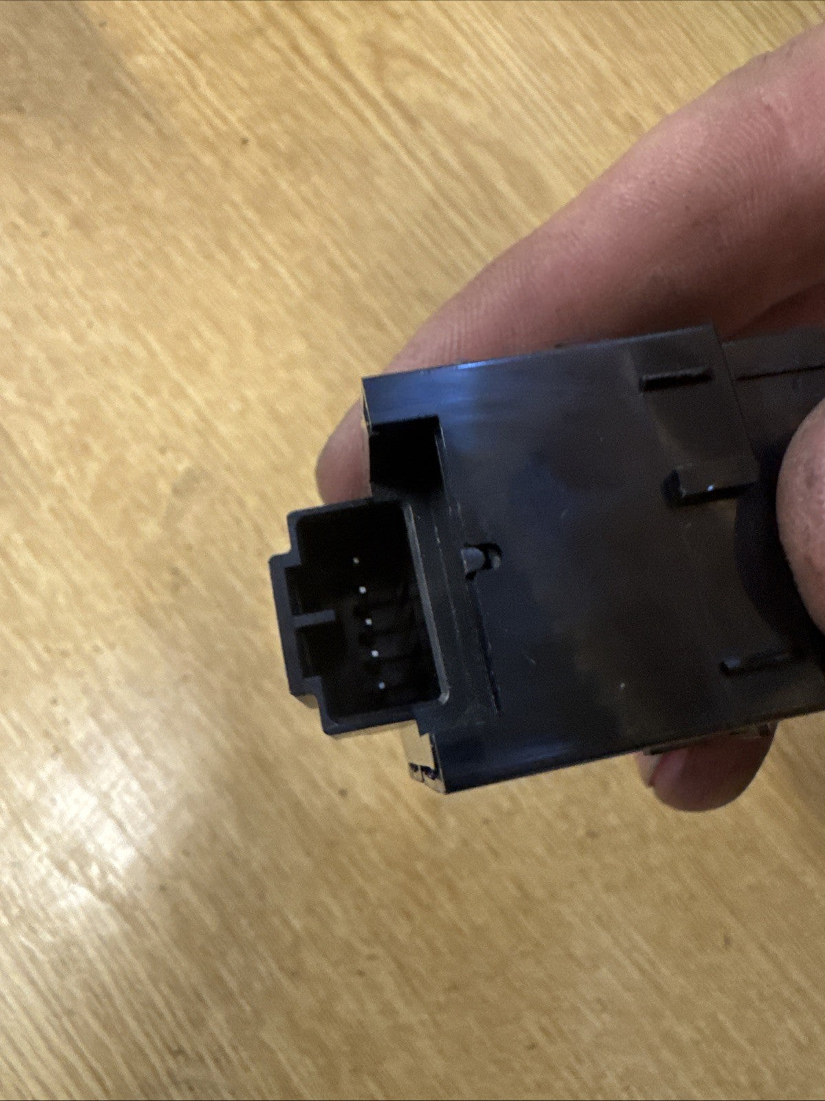 Land Rover Discovery heated seat switch YUF500120 (2005-2009)