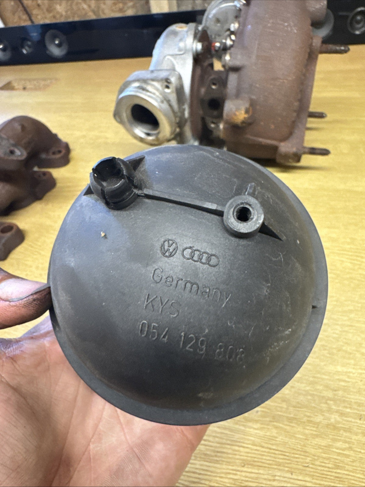 Audi A4 B8 A5 8T 2.0 TDI Diesel Vacuum Reservoir Bottle Tank 054129808